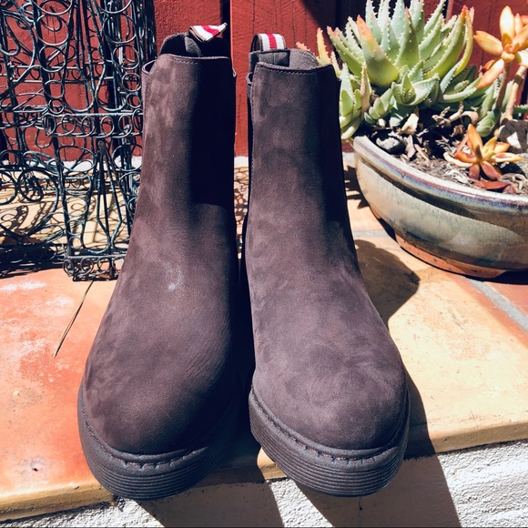 DE WULF Chelsea Water Resistant Brown Nubuck Leather Ankle Boots Size 10 - Picture 1 of 9
